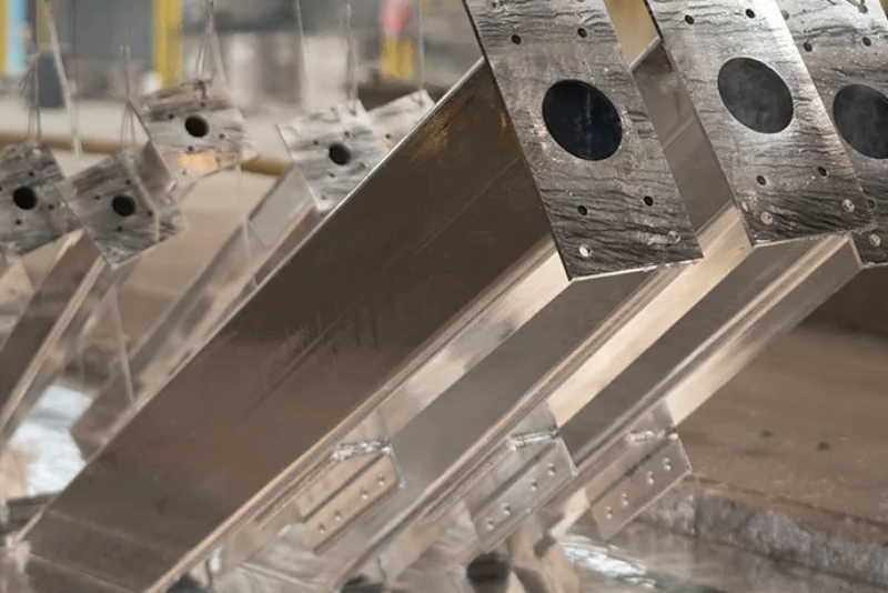 How does robotic hot dip galvanizing improve coating consistency?
